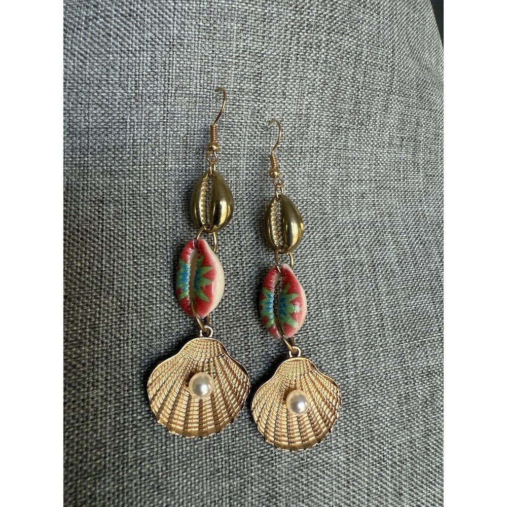 Cowrie Coastal Shell Dangle Drop Earrings Gold Tone Beachy Resort Travel Boho